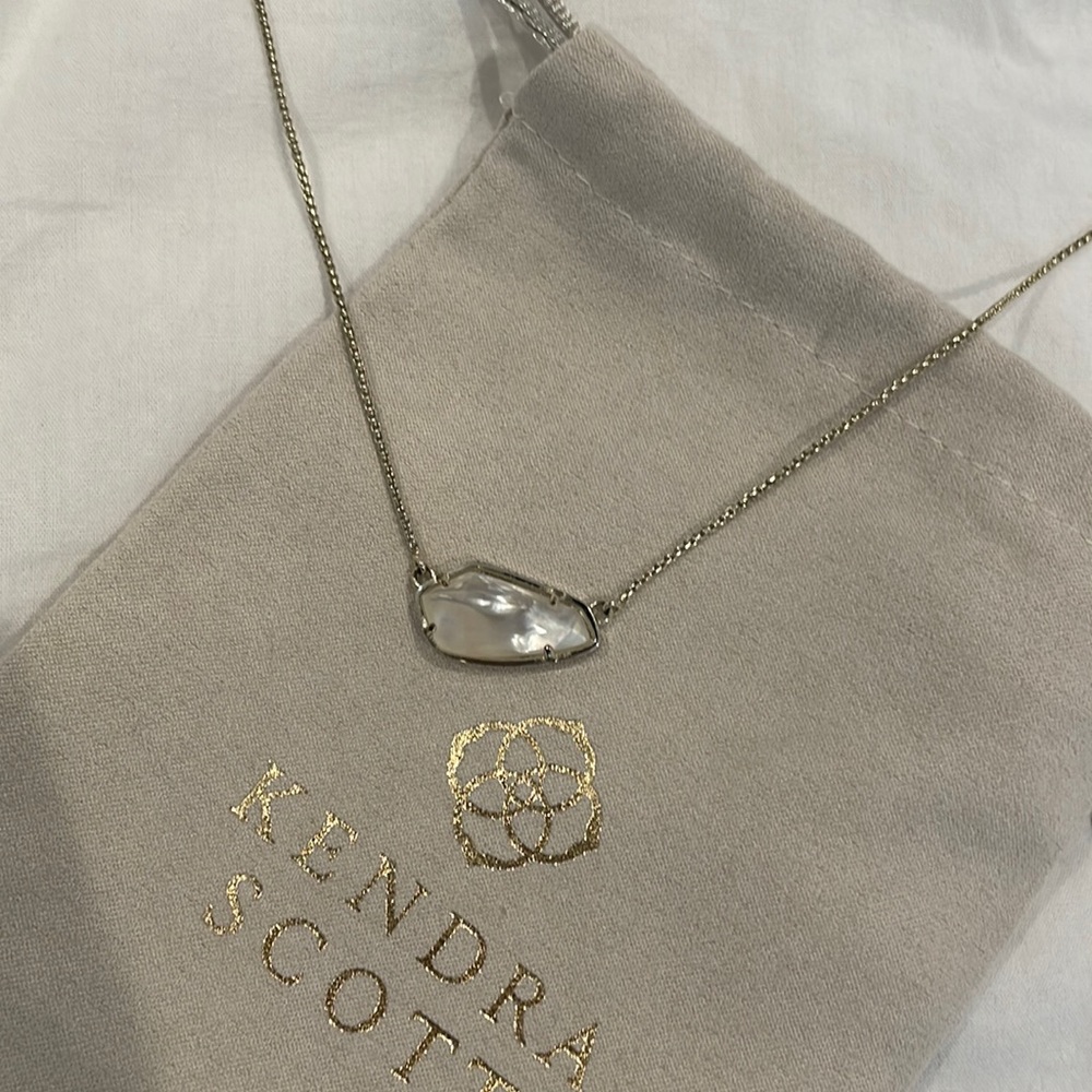 Kendra Scott necklace